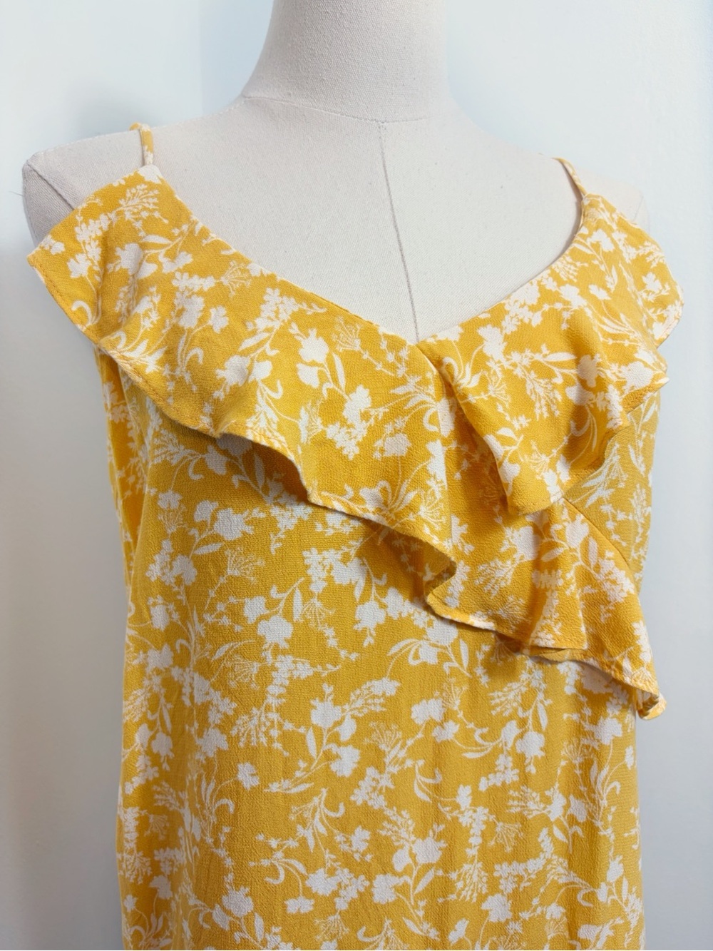 Old Navy Yellow Floral Ruffle Tank Top NEW Flaws